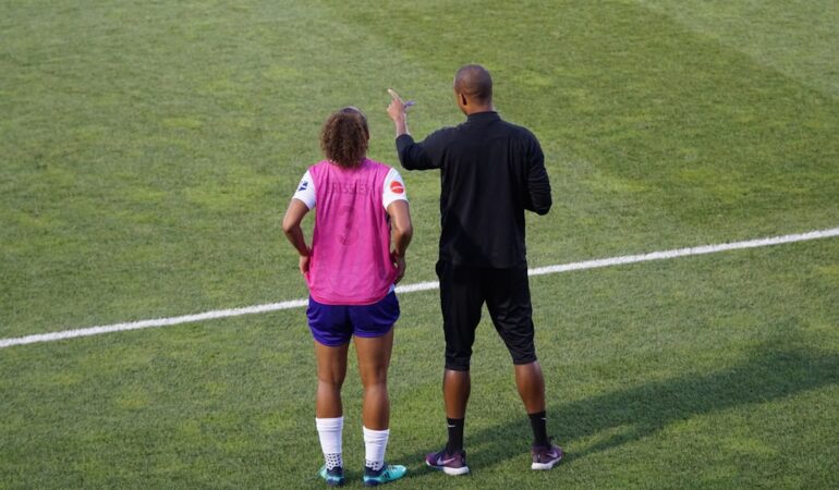 Salaris John de Wolf ligt tussen €8.000 en €12.000 per maand