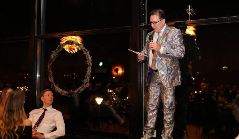 Carrière van Viktor Brand van rollen en producties tot doorbraak