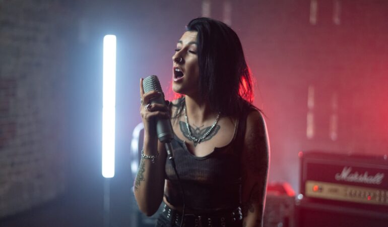 Marie Verhulst boekt hits en rollen na doorbraak in Ghost Rockers
