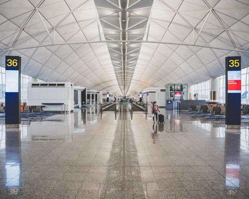 Wat is een transitluchthaven? Reizen met overstap