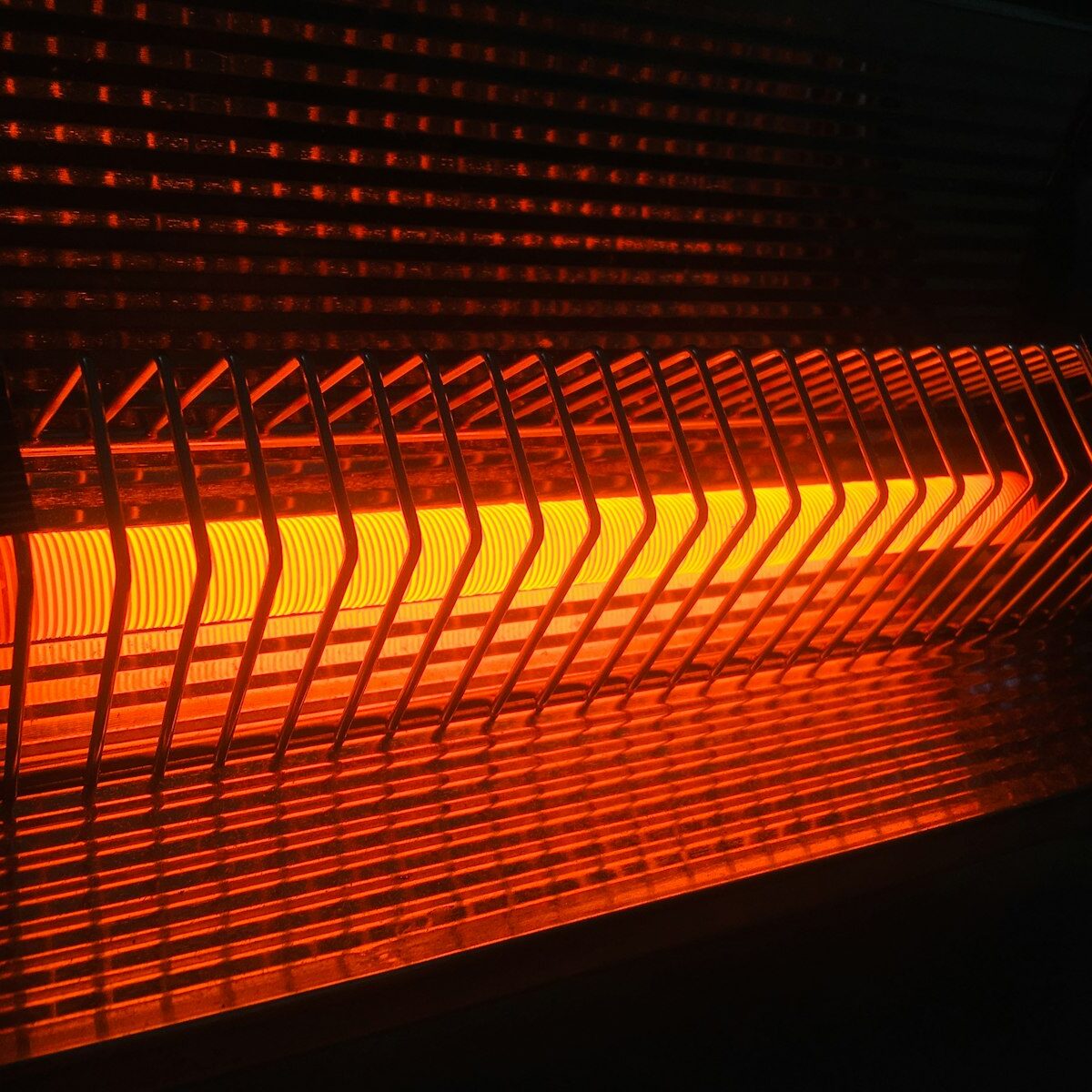 Elektrische kachel die aanstaat als bijverwarming