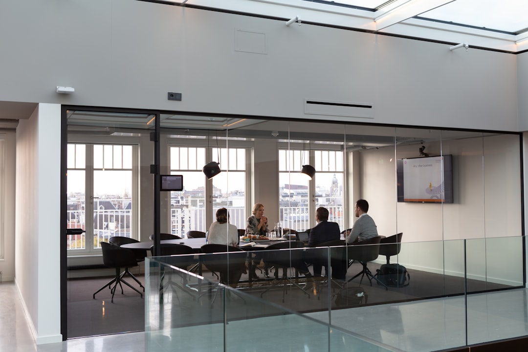 Vergaderruimte voor een klantafspraak in een shared office