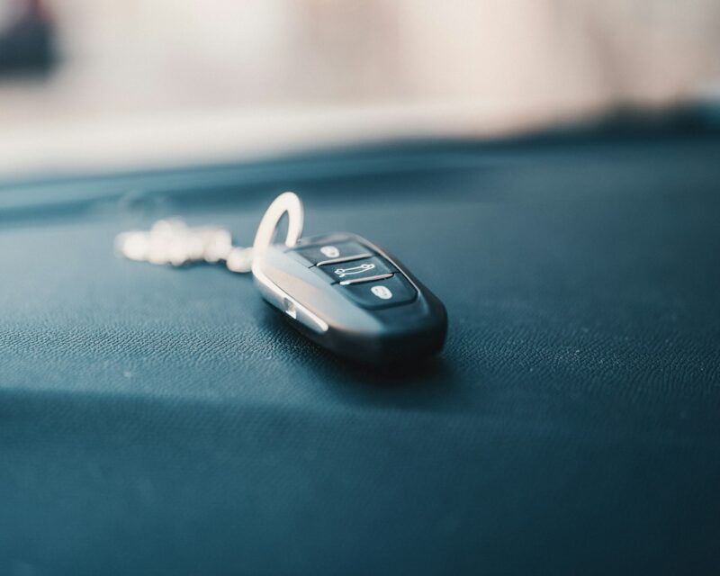 Auto op naam zetten: zo werkt overschrijven en wat het kost