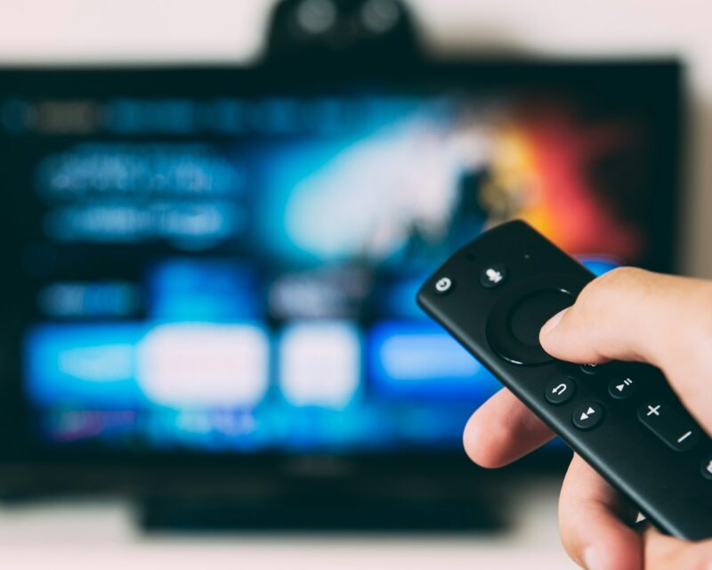 Goedkoop tv kijken via illegale IPTV: dit riskeer je echt