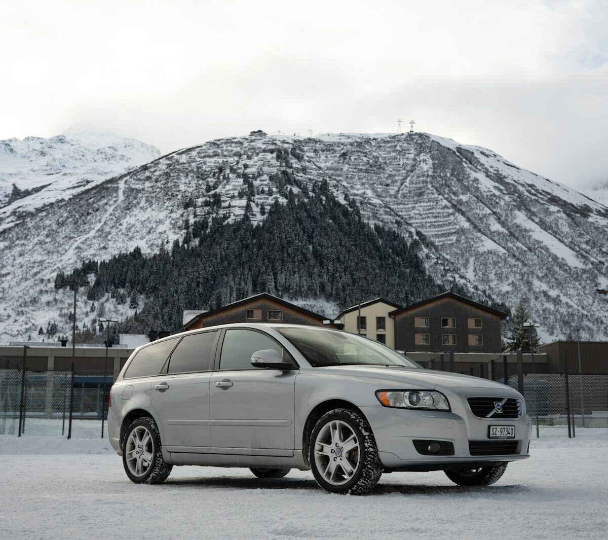 Met je eerste auto op wintersport: vanaf 1 november winterbanden verplicht