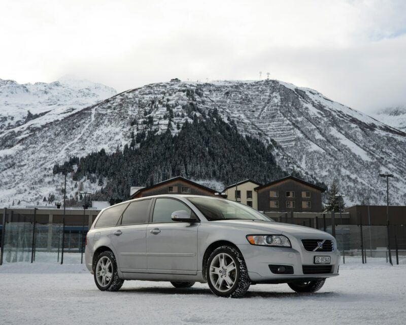 Met je eerste auto op wintersport: vanaf 1 november winterbanden verplicht