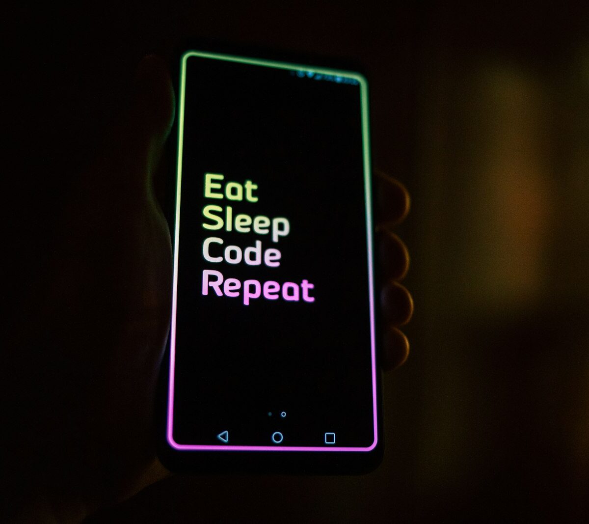 Smartphone met een inlogscherm en een code voor tweestapsverificatie