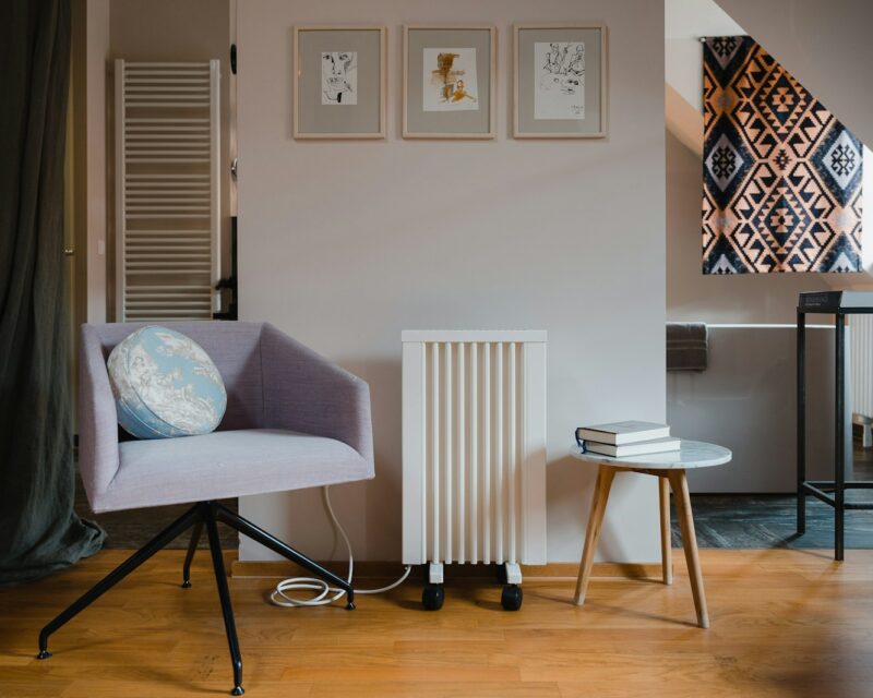 Elektrische kachel of de cv aan in je eerste huis: wat kost een dag stoken?