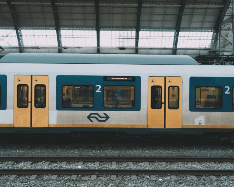 Treinkaartje 4,7 procent duurder in 2027: zo reis je als starter goedkoper